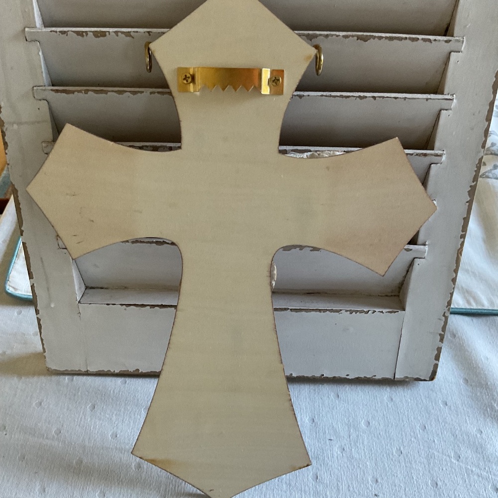 Decoupaged Oyster Shell Cross - Picture 2 of 2